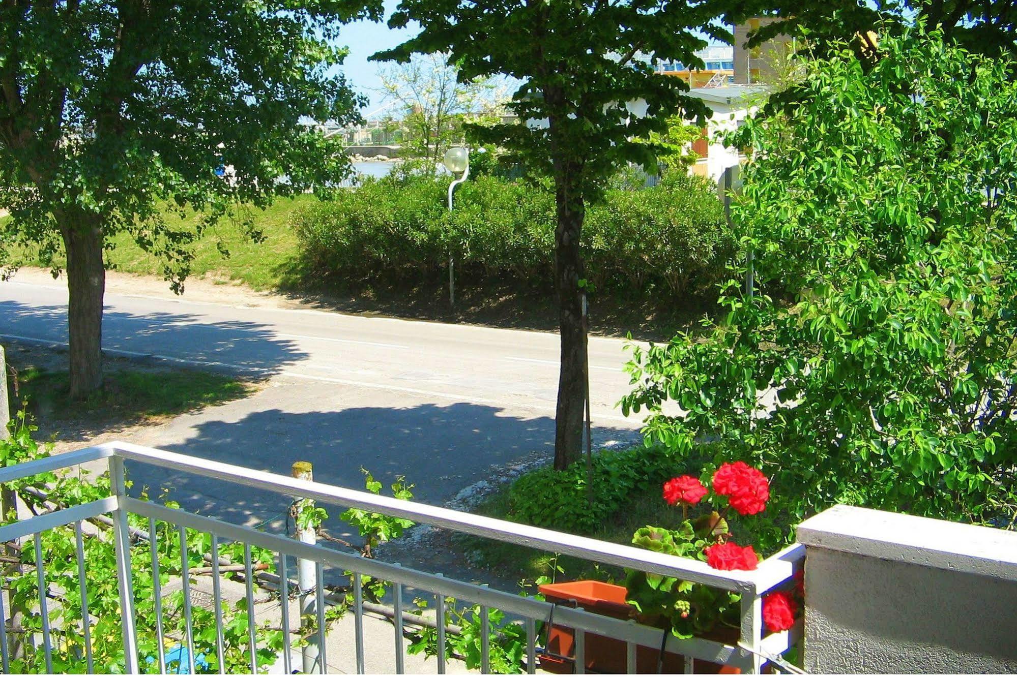Villa Lauda B&B Rimini Esterno foto