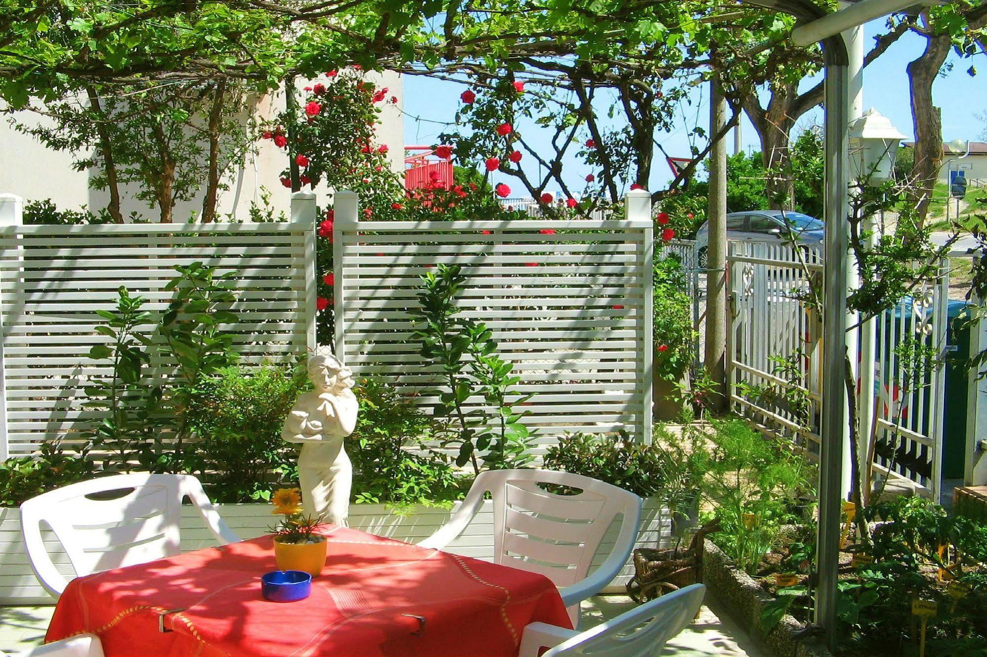 Villa Lauda B&B Rimini Esterno foto